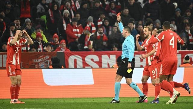 PP电子模拟器试玩在线-金玟哉谈红牌：我确实拉拽了对手，这是一次犯规